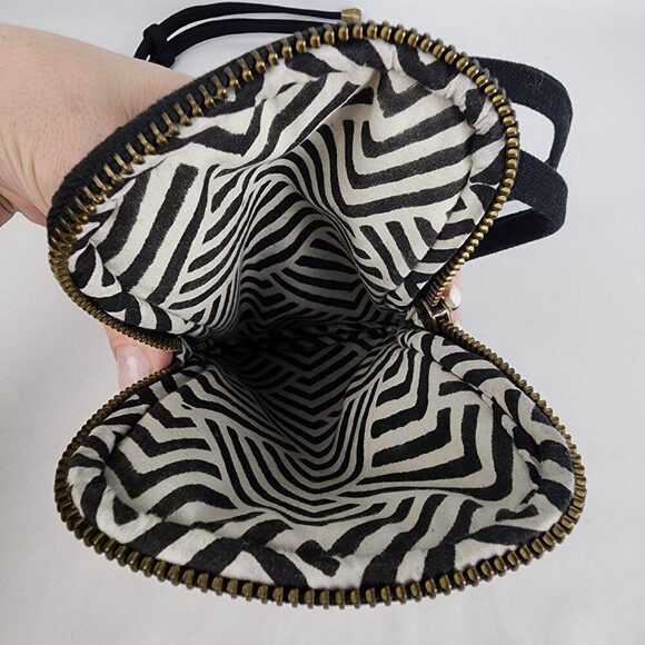 Bill Crossbody Black Phone Pouch - Picture 4 of 5